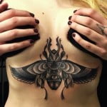 Tatuaggio underboobs sotto seno