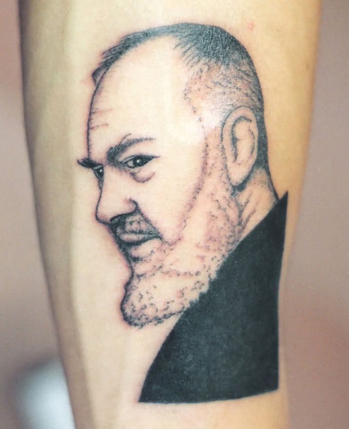 Tatuaggio Padre Pio storia e significato Modificazione Corporea